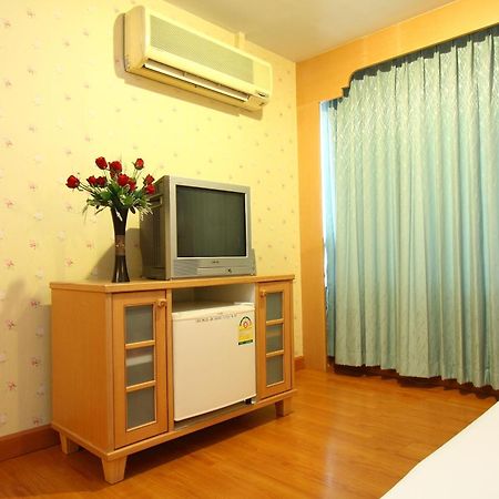 Silom Avenue Inn Bangkok Buitenkant foto