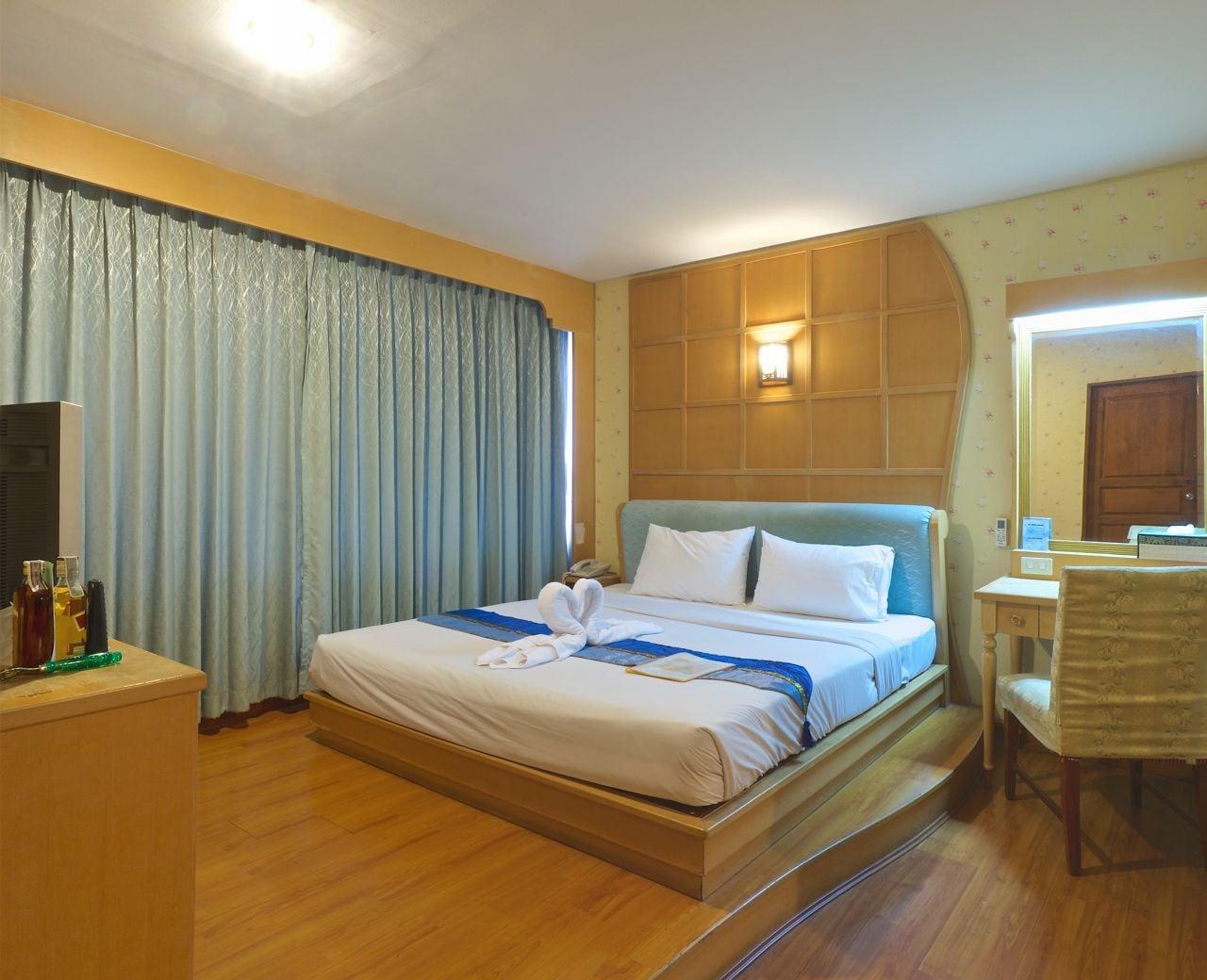 Silom Avenue Inn Bangkok Buitenkant foto