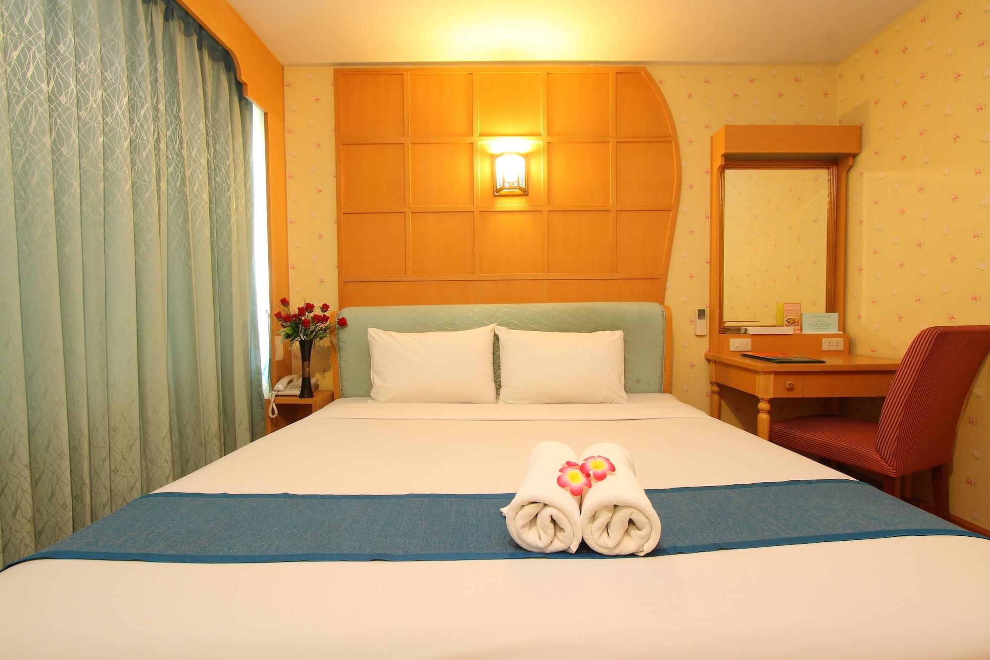 Silom Avenue Inn Bangkok Buitenkant foto