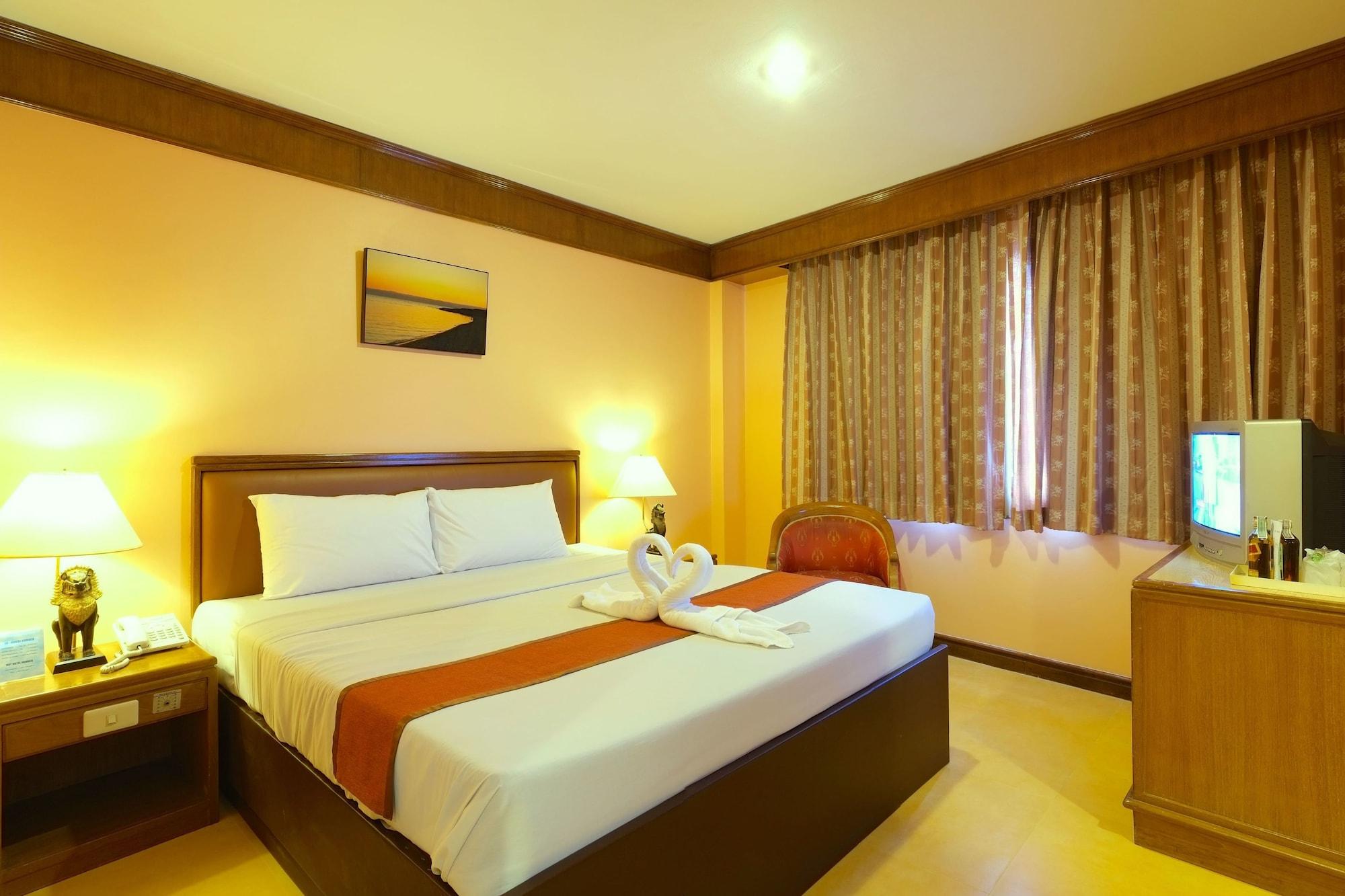 Silom Avenue Inn Bangkok Buitenkant foto