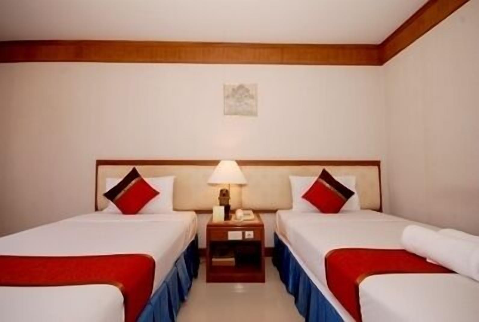 Silom Avenue Inn Bangkok Buitenkant foto
