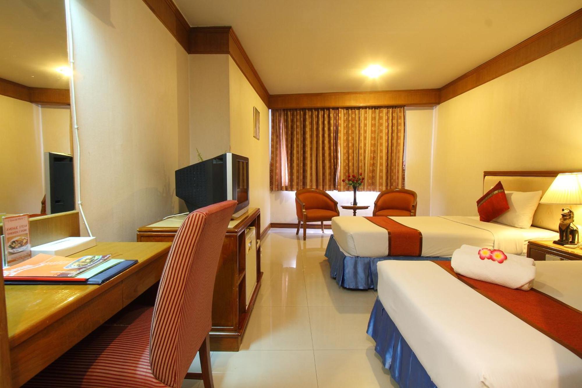 Silom Avenue Inn Bangkok Buitenkant foto