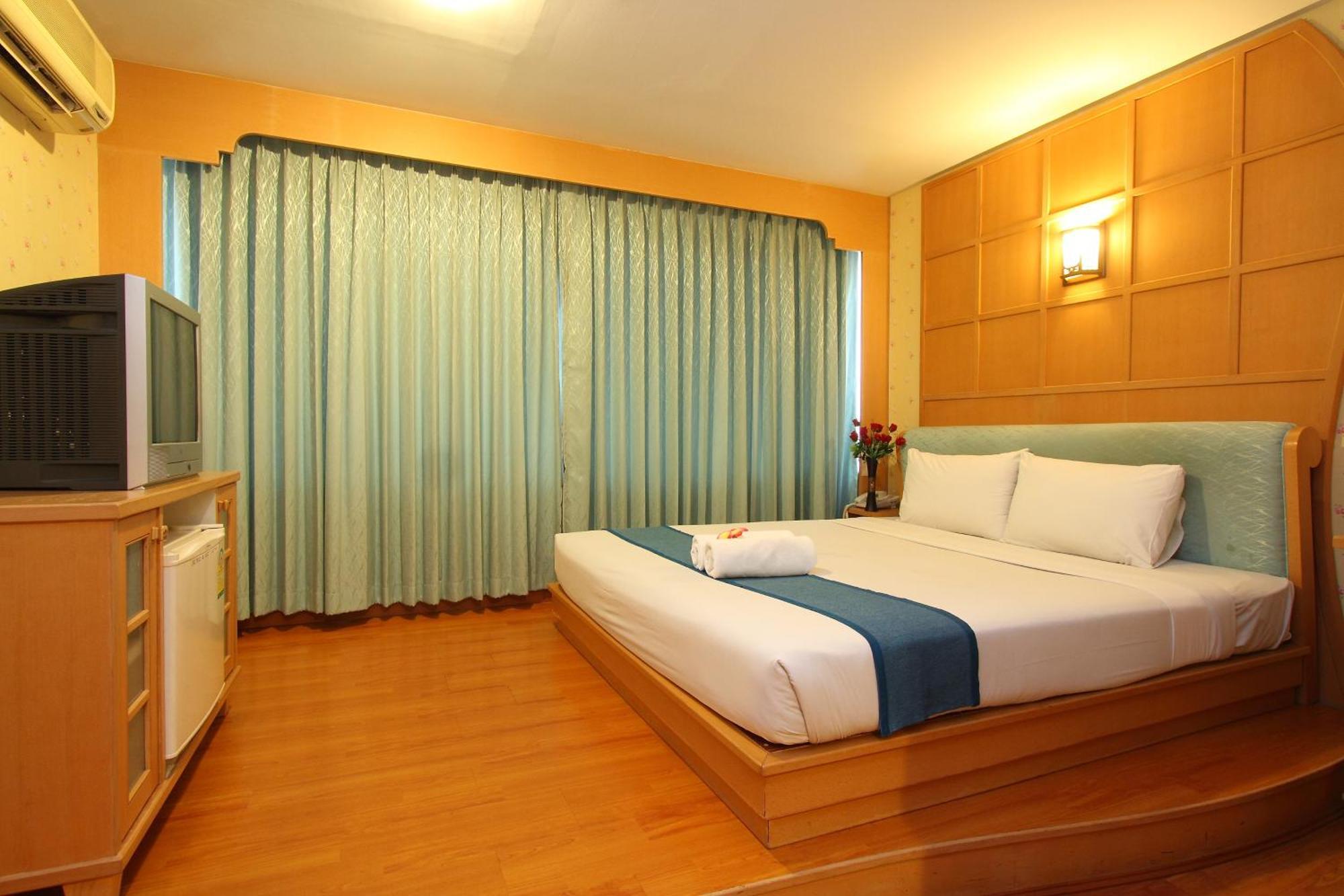 Silom Avenue Inn Bangkok Buitenkant foto