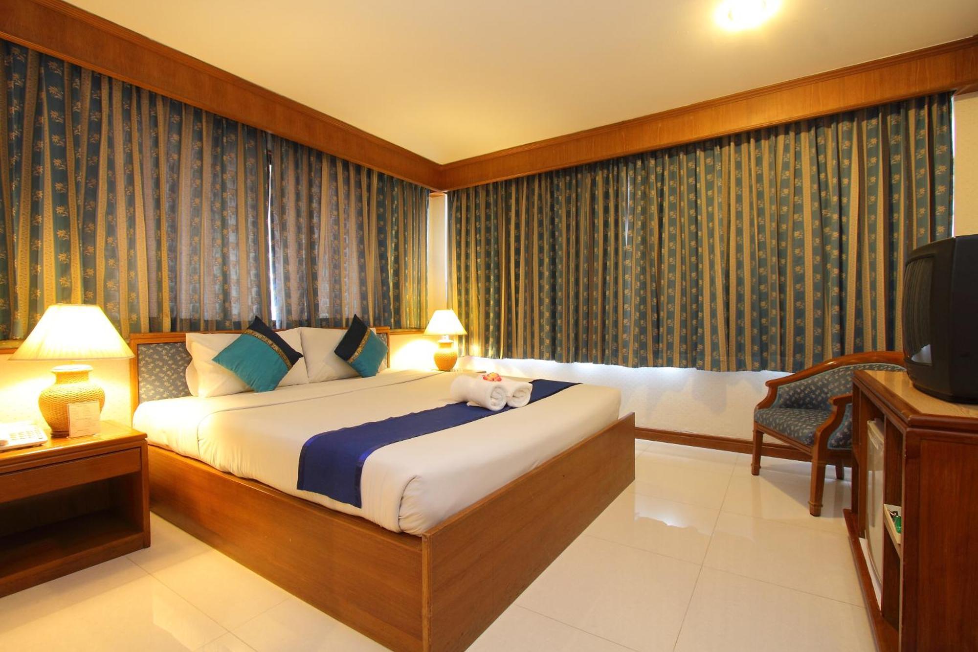Silom Avenue Inn Bangkok Buitenkant foto