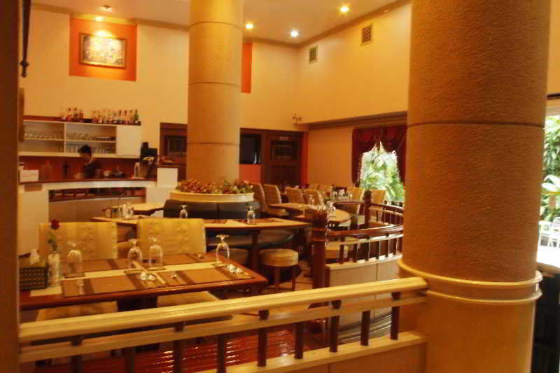 Silom Avenue Inn Bangkok Buitenkant foto