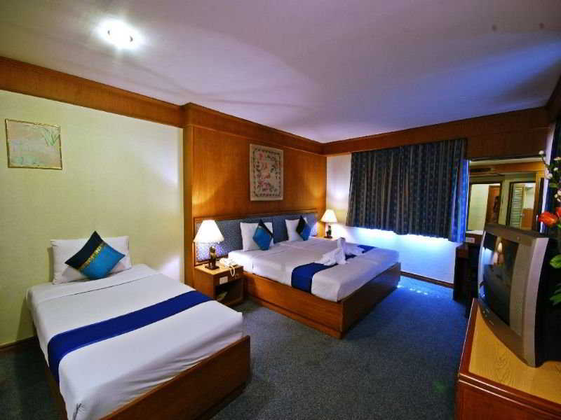 Silom Avenue Inn Bangkok Buitenkant foto