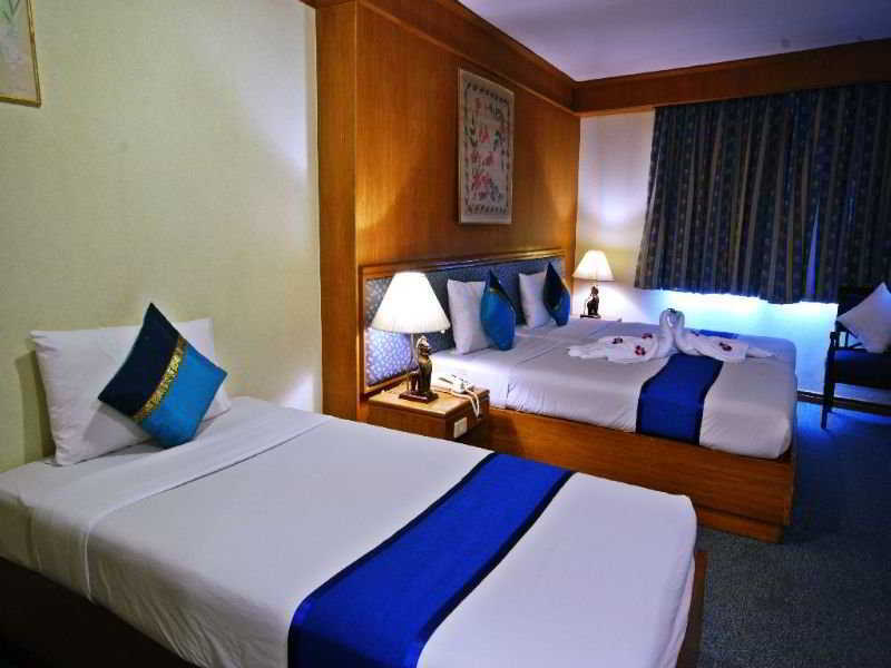 Silom Avenue Inn Bangkok Buitenkant foto
