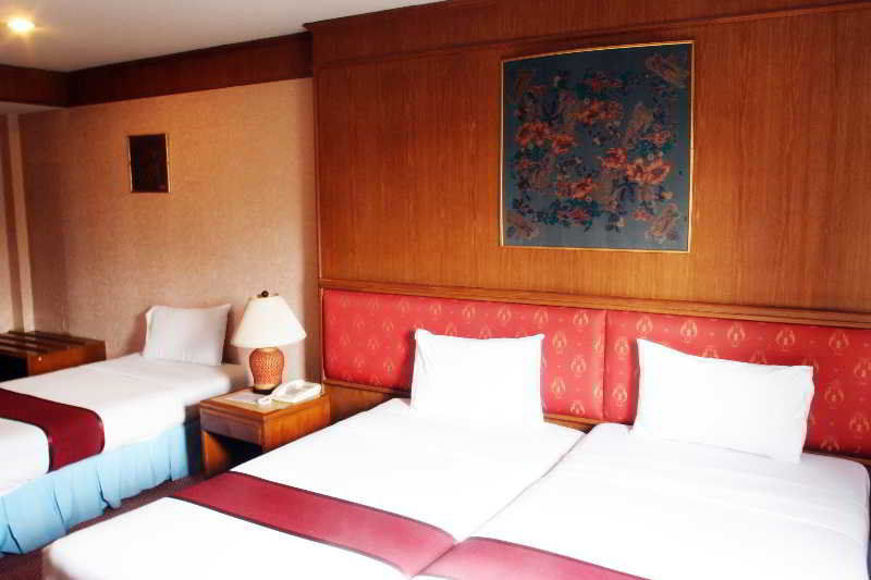 Silom Avenue Inn Bangkok Buitenkant foto