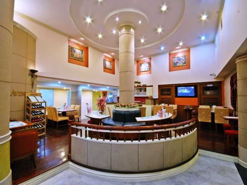 Silom Avenue Inn Bangkok Buitenkant foto