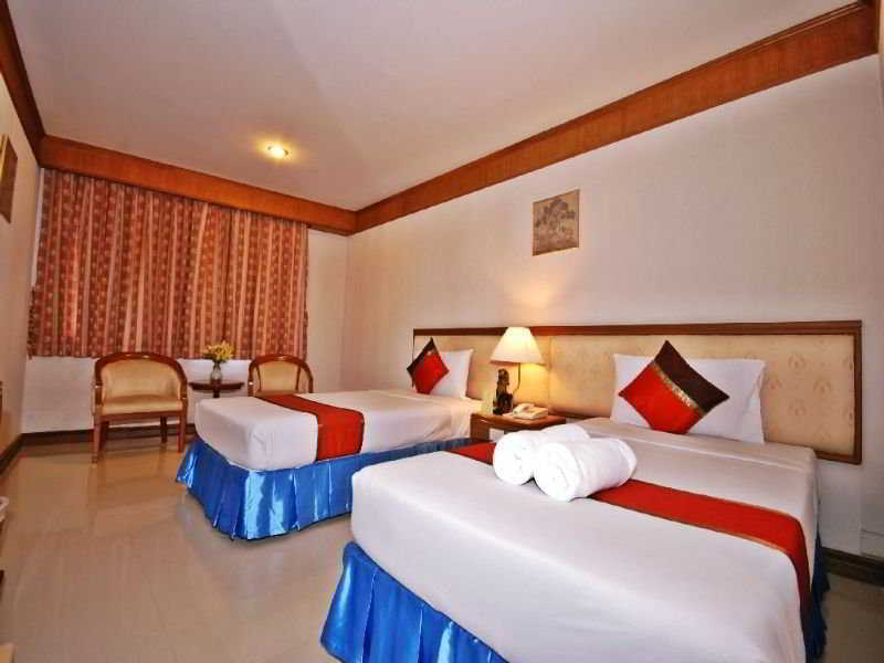Silom Avenue Inn Bangkok Buitenkant foto